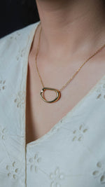Gold elegant oval necklace