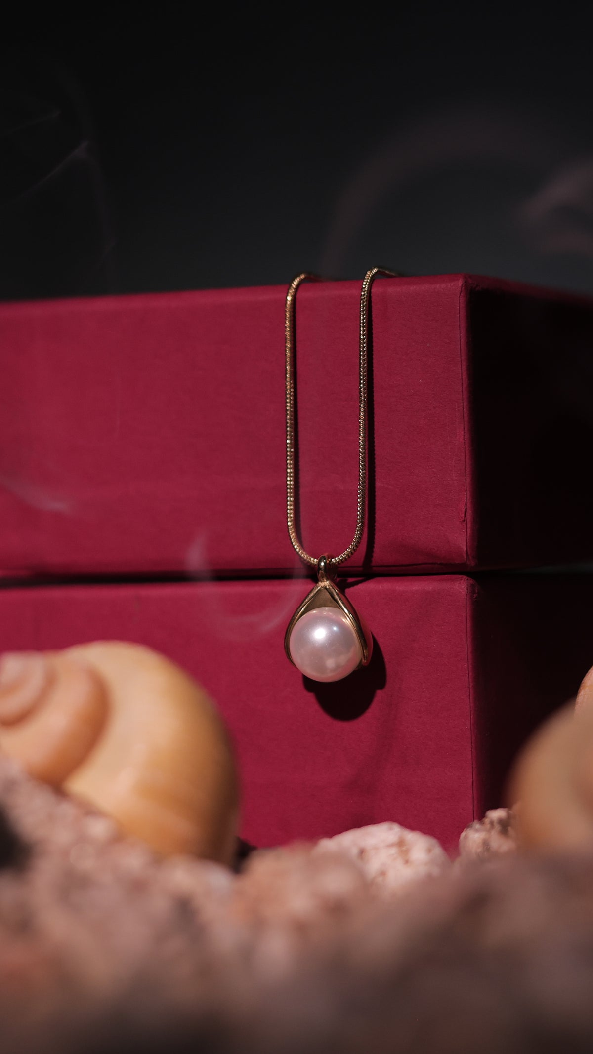 Golden Chic Pearl Pendant Necklace