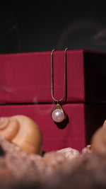 Golden Chic Pearl Pendant Necklace