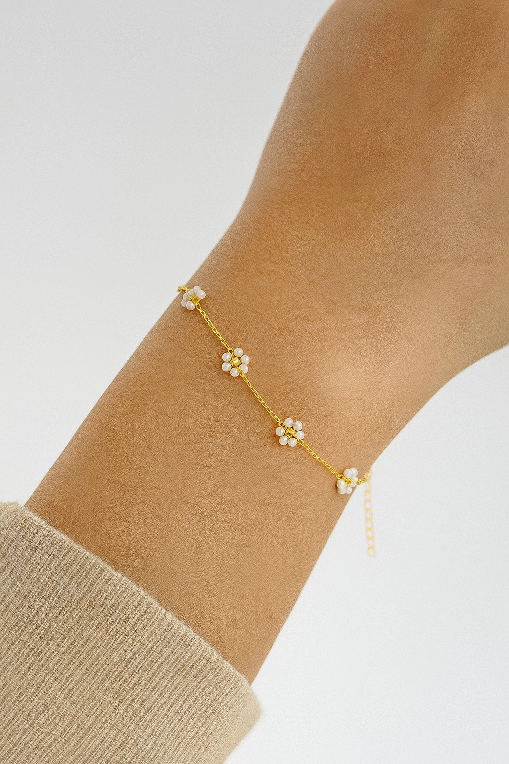 Beaded Daisy Gold Bracelet