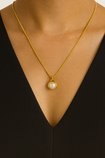 Golden Chic Pearl Pendant Necklace
