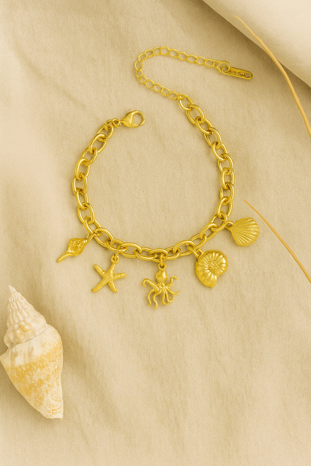 Seaside Charms Golden Bracelet