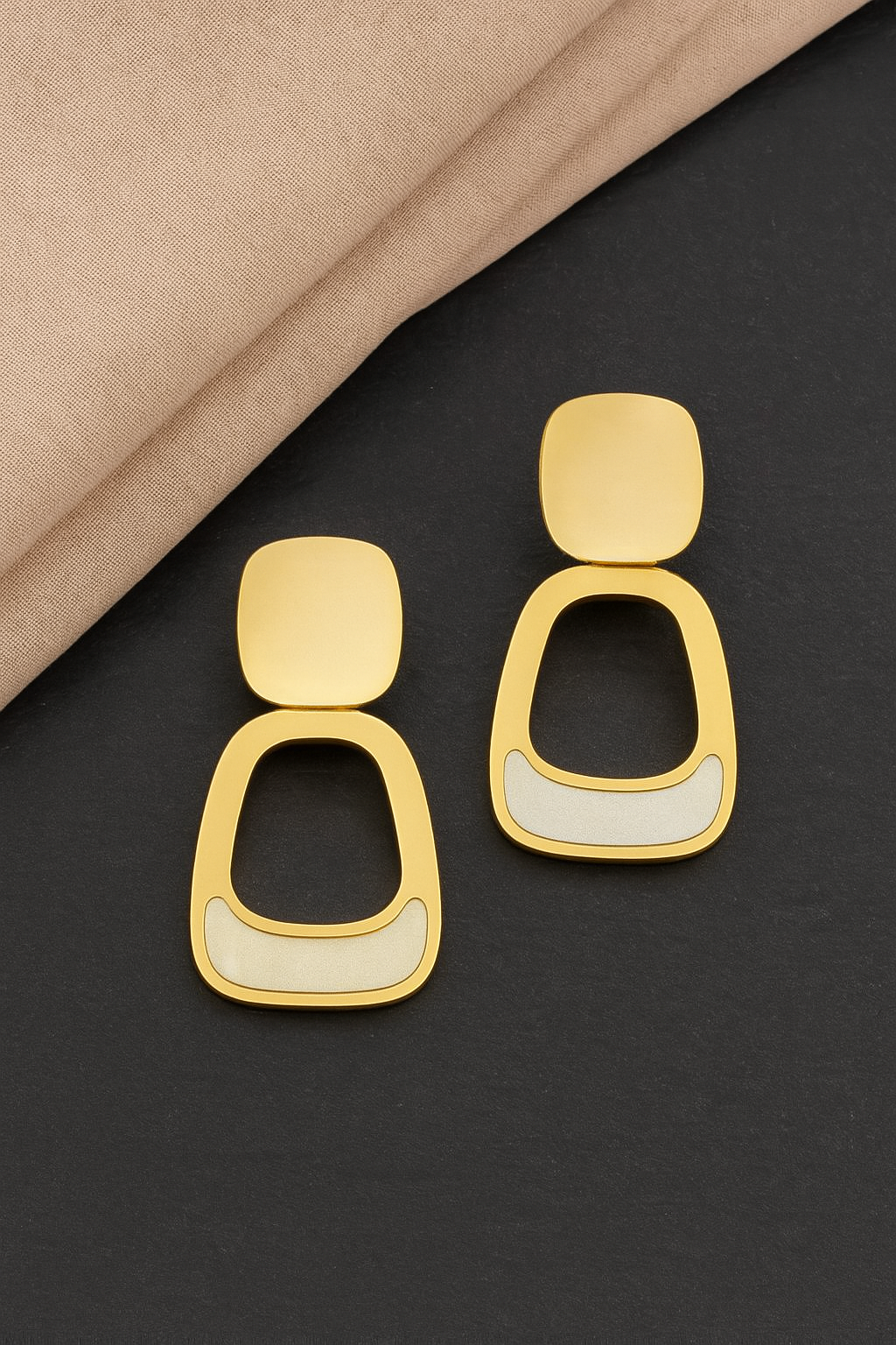 Golden Chic Contour Drops